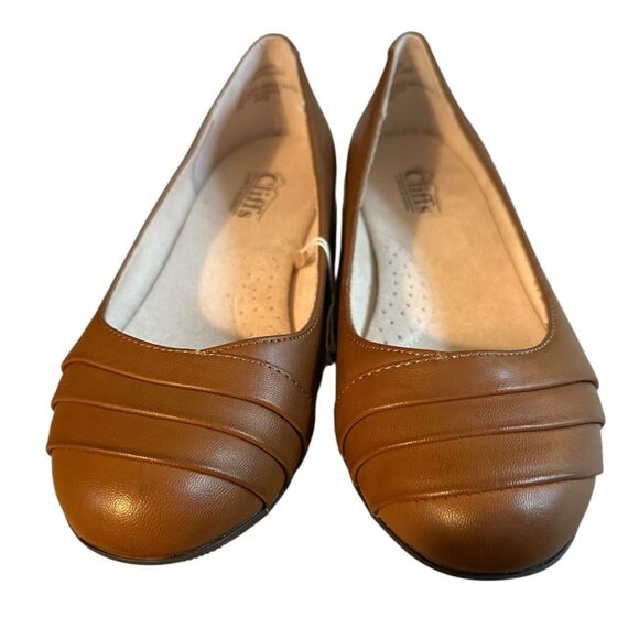Cliffs by White Mountain Women's Clara Ballet Flats. Cognac Brown Size 8 Wide - Picture 3 of 8